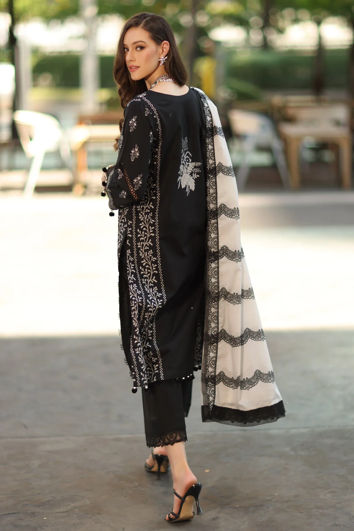 3-PC Stitched Embroidered Lawn Collection RN6-01 PSOK - Image 4